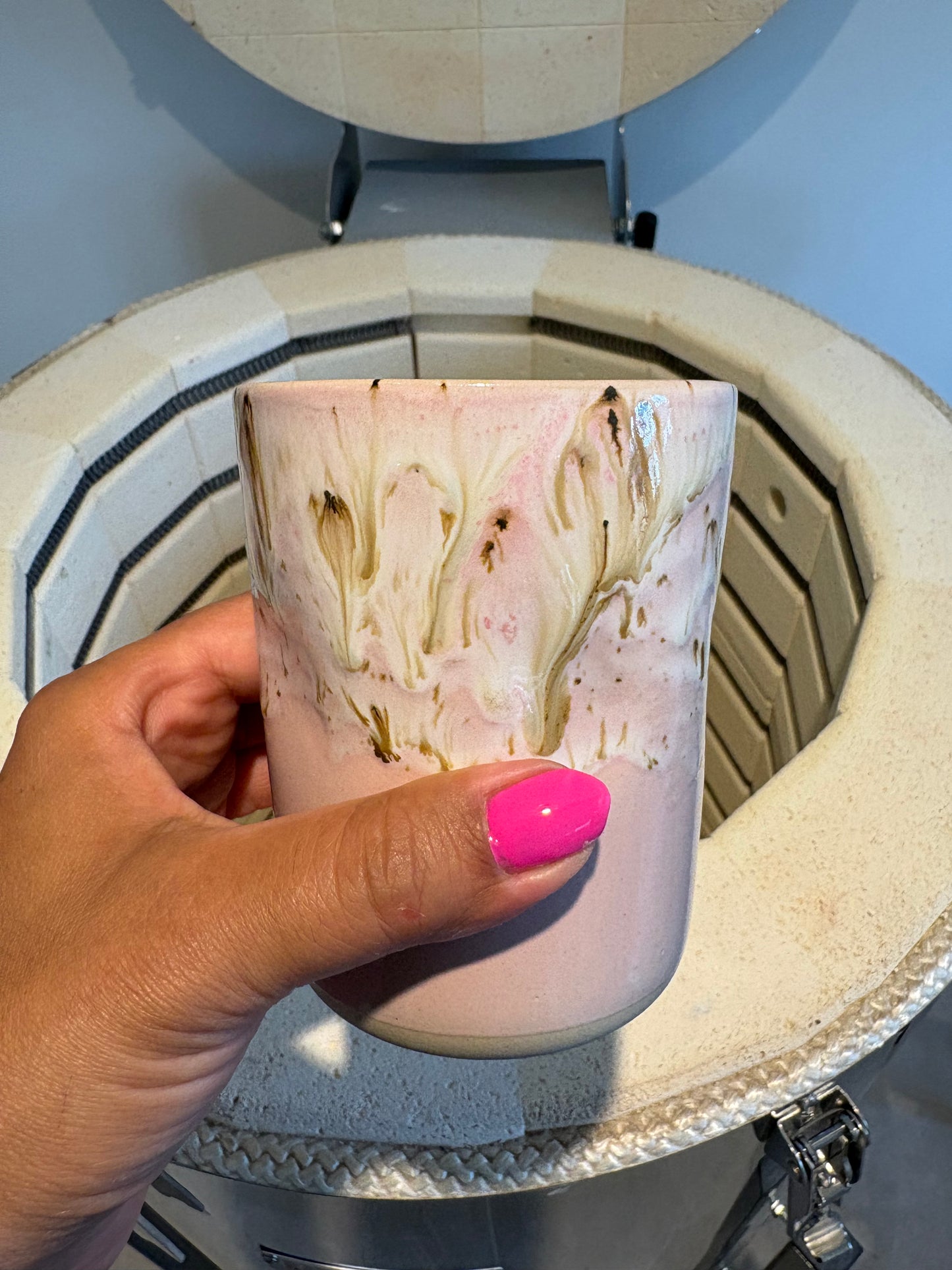 1. Lyserød høj lattekop