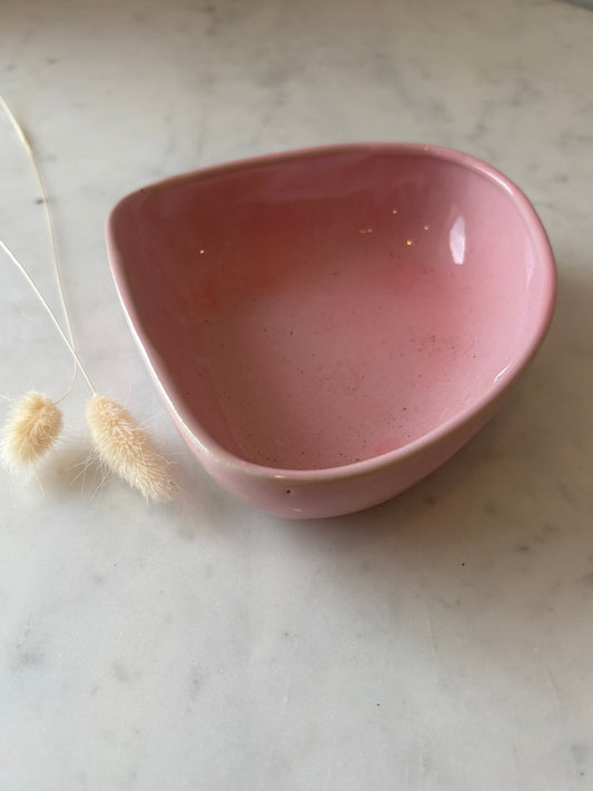 2. Trekantet lyserød skål🌸