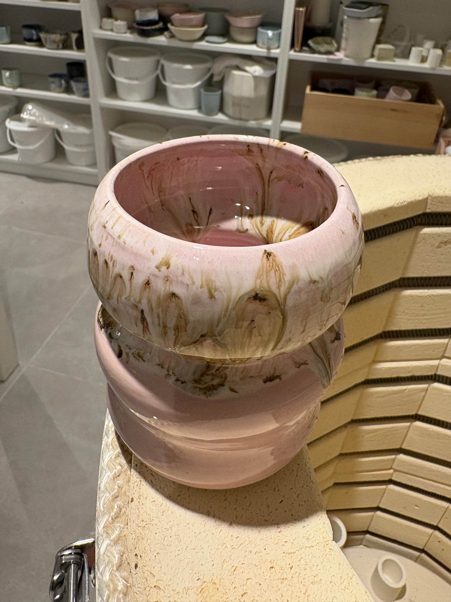 Lyserød bobbelvase
