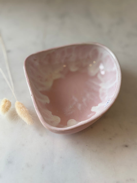 2. Trekantet lyserød skål🌸