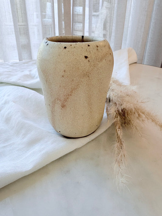 Beige små vaser