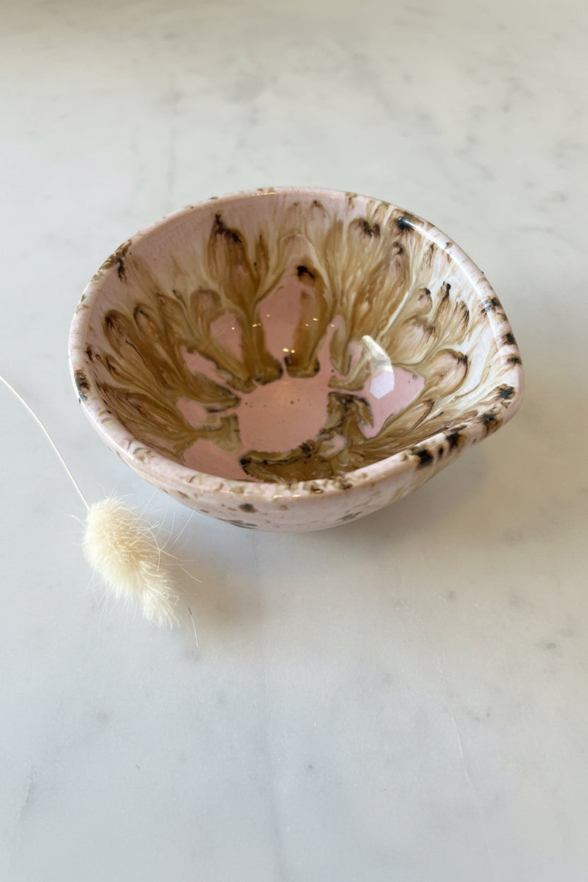 2. Rosa lille skål med tud🌸