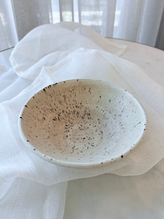 Beige keramikskål