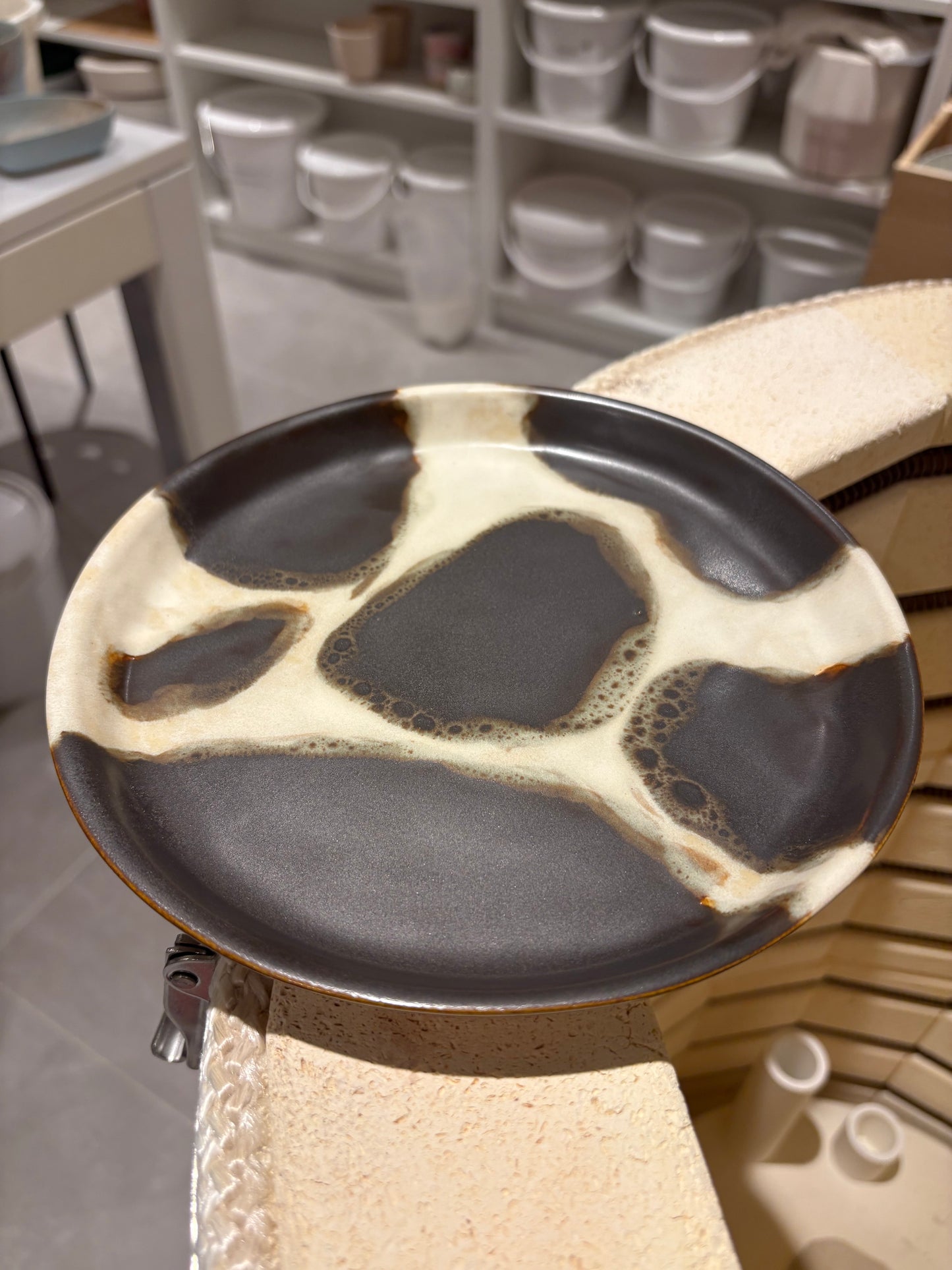 Brun plettet tallerken 20 cm