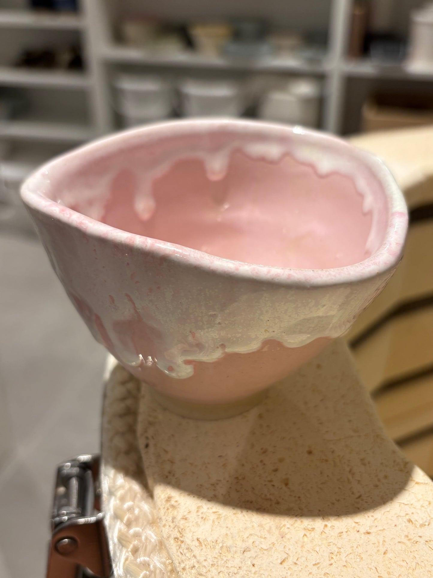 Trekantet drejet skål 10 cm